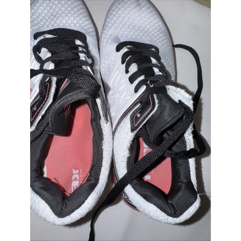 Reebok live life active size 9 women RBX White black pink Run Walk Spring Summer